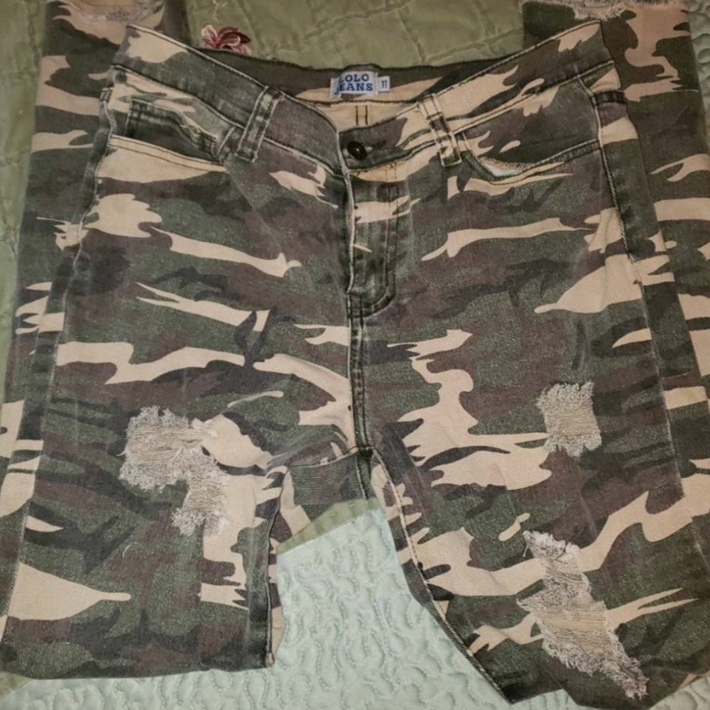 Lolo camouflage ripped jeans